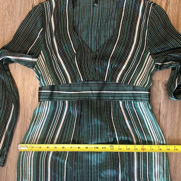 Tahari Women's Green Silk V-Neck Empire Waist Tie Back Dress Size 4 - Picture 8 of 10